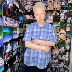 Men’s CK casual button down :)